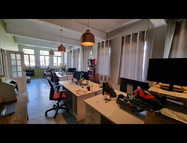 210M² FULL FLOOR TO LET IN WOODSTOCK